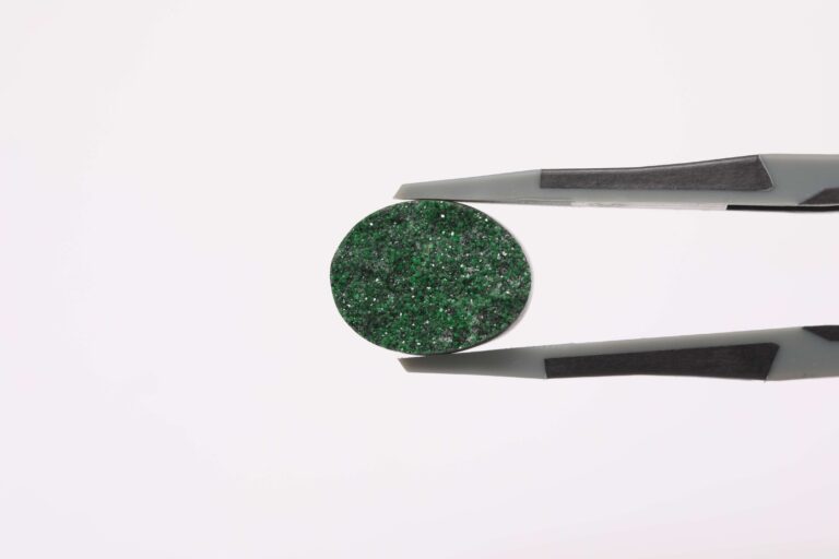 ウバロバイトガーネット