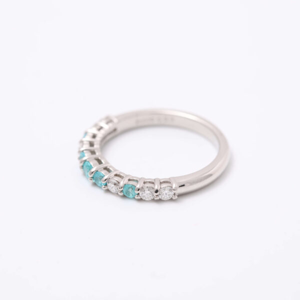 プラチナ・パライバ・ダイヤリング